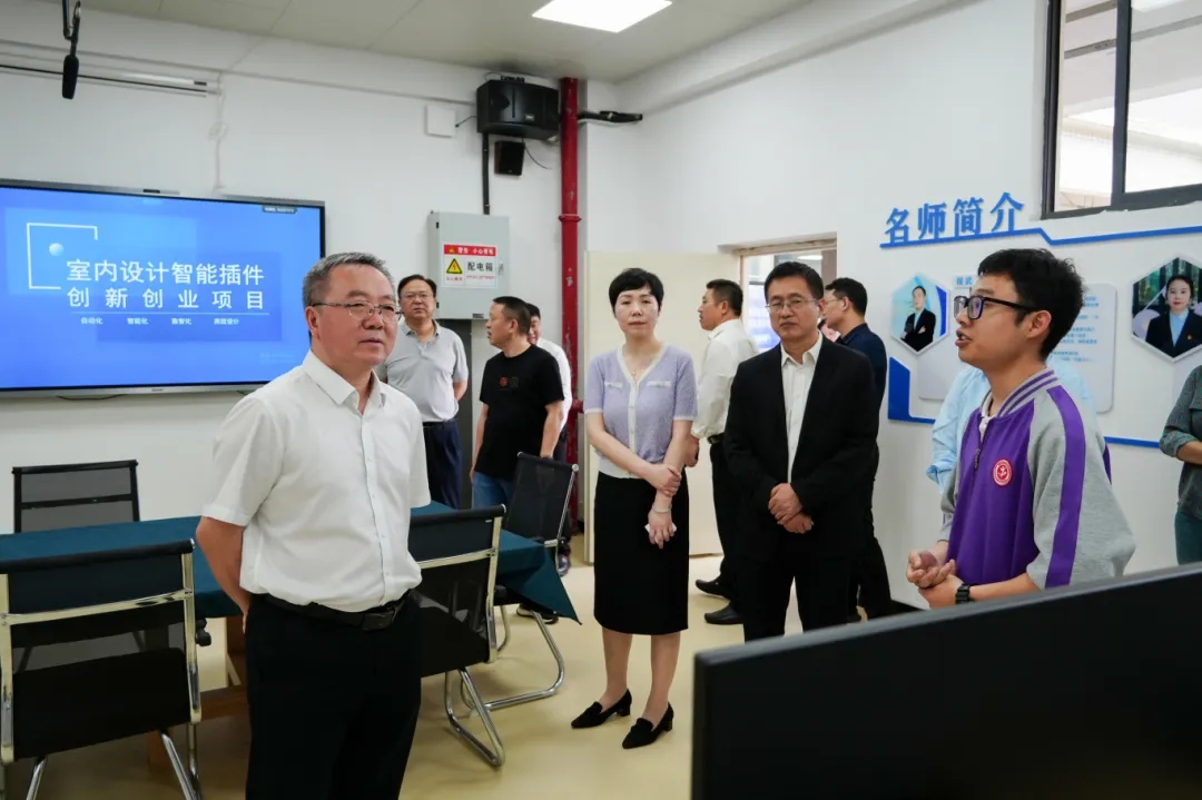杨胜跃到湖南省商业技师学院调研学生就业创业工作