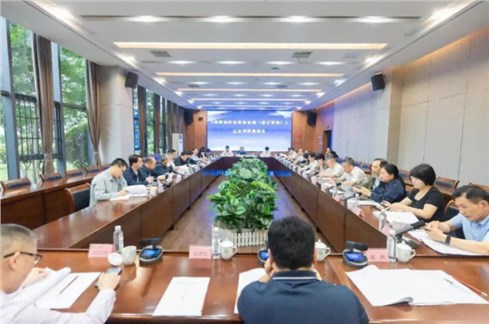 【湖南人大融媒体中心】陈飞在株洲开展职业教育条例修订立法调研强调：全面贯彻党的教育方针，高质量办好职业教育